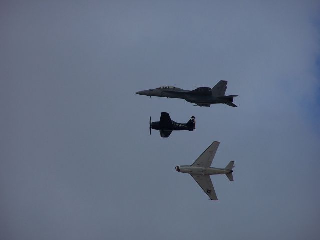 — — - MCAS Miramar Airshow 2006  San Diego, CA  The Heritage Flight overhead break!