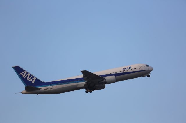 BOEING 767-300 (JA8670)