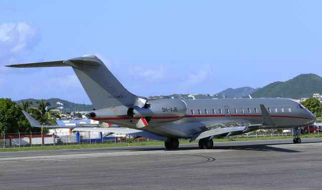 Bombardier Global Express (9H-VJE) - Vistajet 9H-VJE coming to a stop at St Maarten.