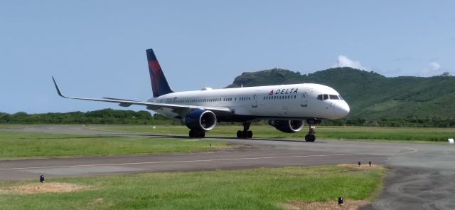 Boeing 757-200 (N537US)