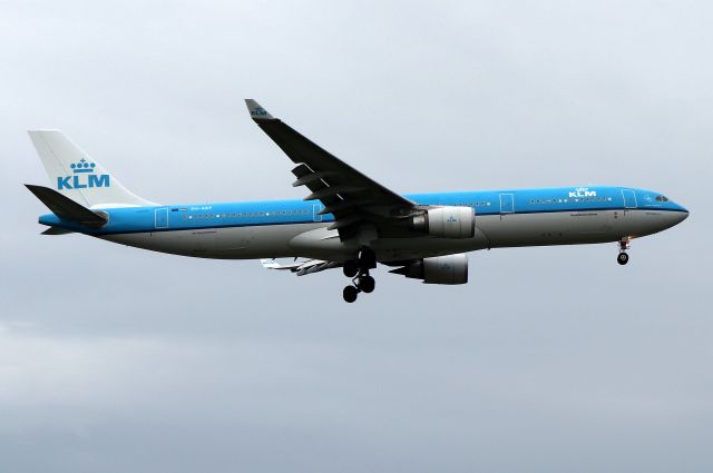 Airbus A330-300 (PH-AKF) - KLM 617 arriving from Amsterdam