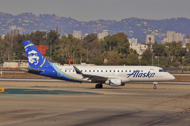 Embraer 175 (N630QX)