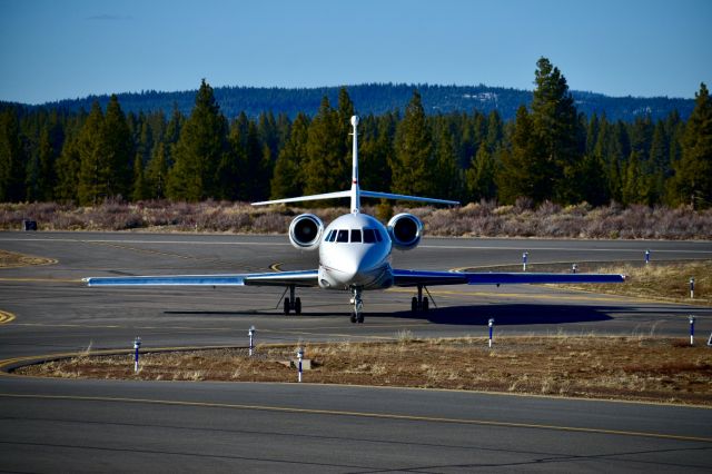 Dassault Falcon 2000 (N3278) - Mountain Aviation 90 (N3278) taxis to its gate at Truckee Tahoe (KTRK) after its afternoon flight from Centennial (KAPA) on Saturday, 22 February, 2020