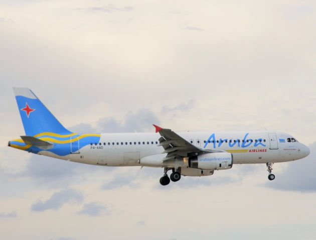 Airbus A320 (P4-AAD)