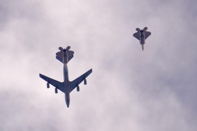 — — - KC-135 & F-22