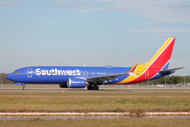 Boeing 737 MAX 8 (N8871Q) - Southwest Flight 2066 taxis at Southwest Florida International Airport prior to flight to John Glenn Columbus International Airport (12/19/24)