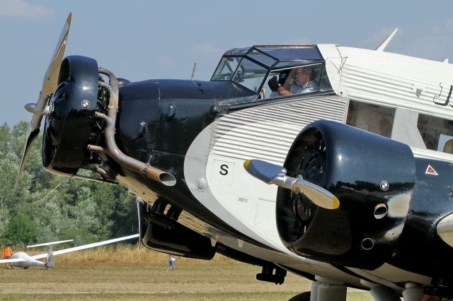 JUNKERS Ju-52/3m (HB-HOS) - First Departure with Passenger in Germany after Reopening Ju-Air with one of the twobr /remaining Ju-52, HB-HOS in Bensheim Segelflug.