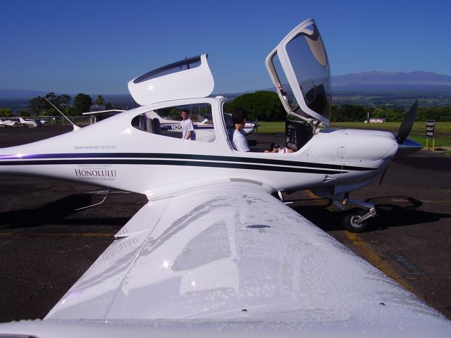 Diamond Star (N680DS) - Getting ready to fly out of Hilo on a beautiful day.