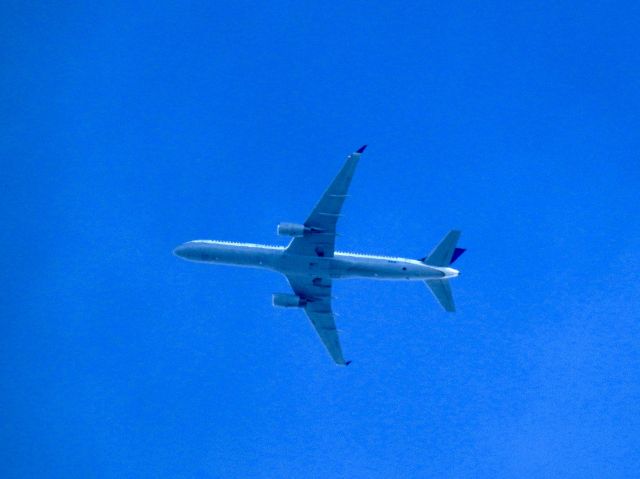 Boeing 757-200 (N18119) - UAL1959 MIA-EWR