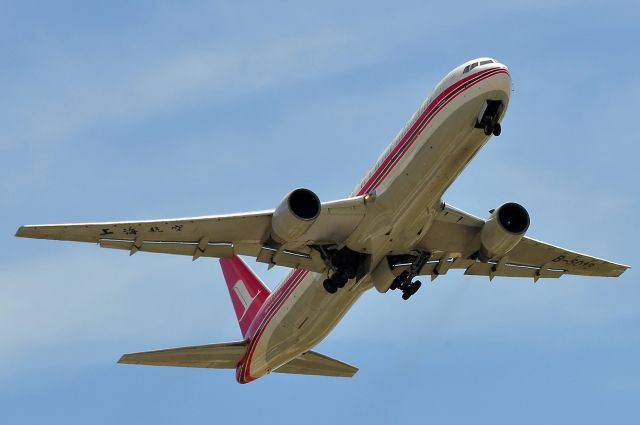 BOEING 767-300 (B-6058)