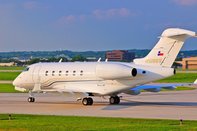 Bombardier Challenger 300 (N518GS)