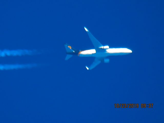 BOEING 767-300 (N335UP)