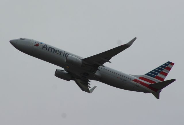 Boeing 737-800 (N872NN)