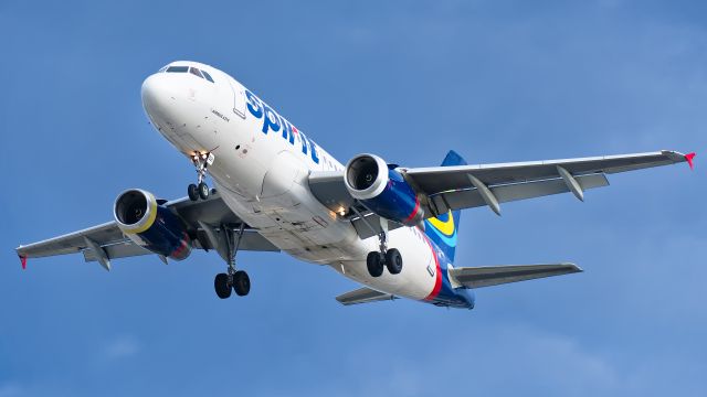 Airbus A319 (N521NK) - Mismatched cowlings....