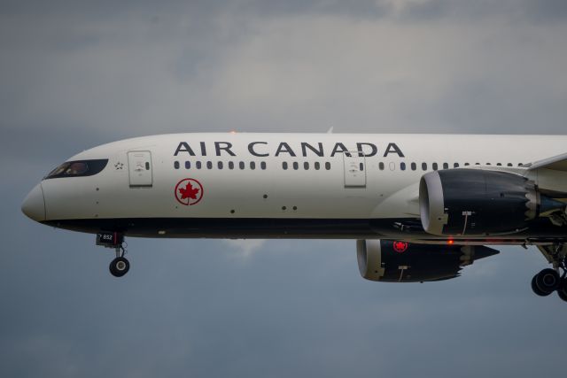 Boeing 787-9 Dreamliner (C-FSBV) - The skipper peers ahead to Runway 35R at Calgary.