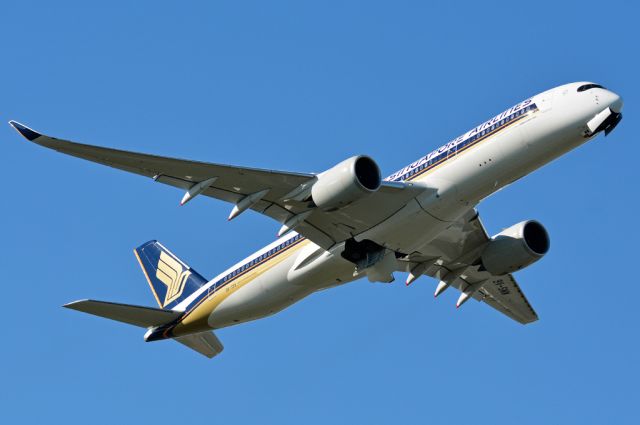 Airbus A350-900 (9V-SMW) - Kystvejen RWY04R