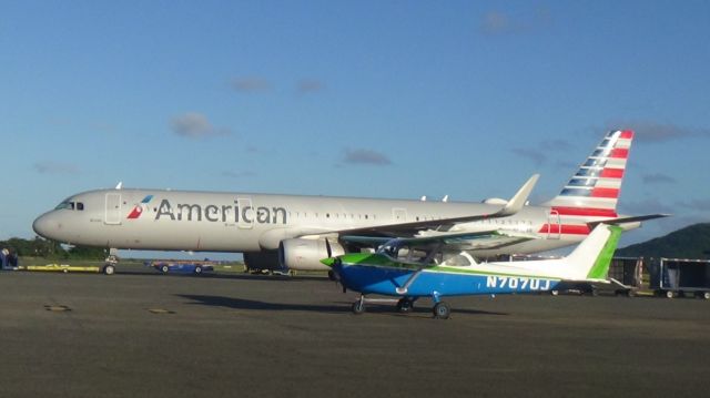 Airbus A321 (N995AN)