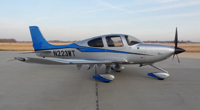 Cirrus SR-22 (N223WT)