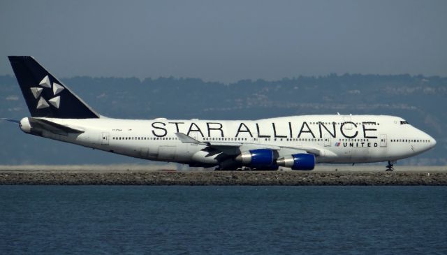 Boeing 747-400 (N121UA)