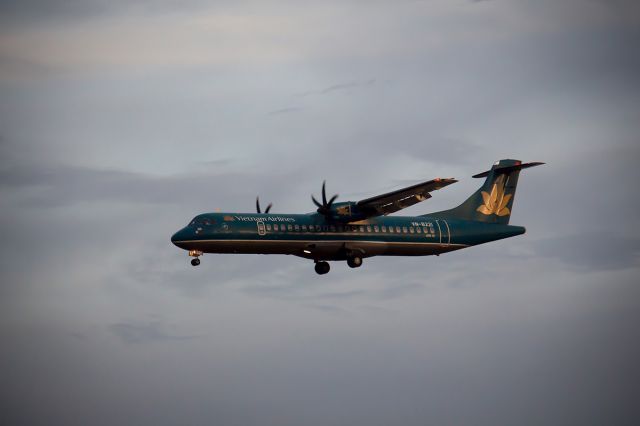 VN-B221 — - Landing