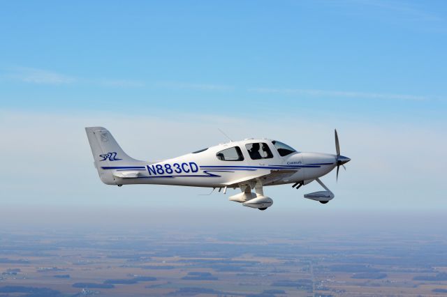 Cirrus SR-22 (N883CD)