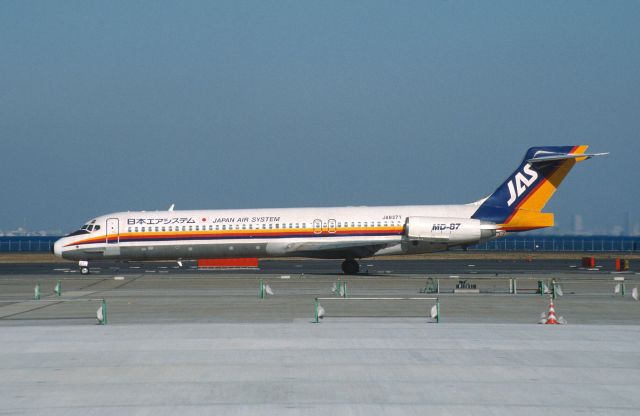 McDonnell Douglas MD-87 (JA8371) - Taxing at Tokyo-Haneda Intl Airport on 2003/02/21