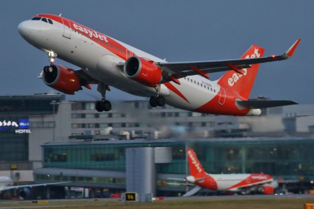 Airbus A320neo (G-UZHG) - EZY1863 off to Venice