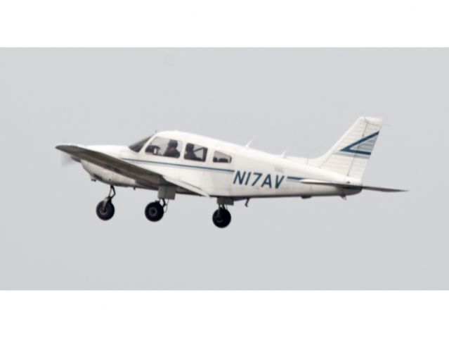 Piper Cherokee (N17AV) - Take off RW34.