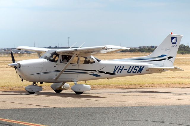 Cessna Skyhawk (VH-USM) - UNISA - UNIVERSITY OF SOUTH AUSTRALIA - CESSNA 172S SKYHAWK SP - REG VH-USM (CN 172S-10291) - PARAFIELD ADELAIDE SA. AUSTRALIA - YPPF (18/11/2014)