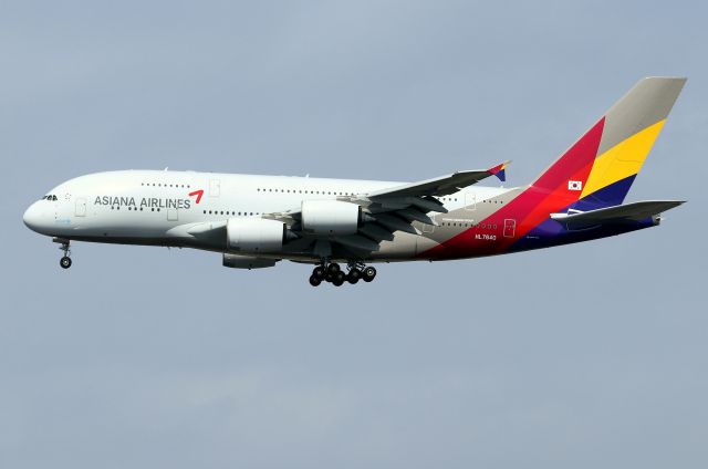 Airbus A380-800 (HL7640) - 'Asiana 222 Super' arriving from Seoul on 22L