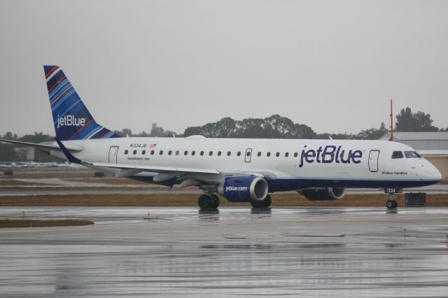 Embraer ERJ-190 (N334JB) - Jet Blue Flight 1188 (N334JB) prepare for departure from Sarasota-Bradenton International Airport prior to a flight to Boston Logan International Airport