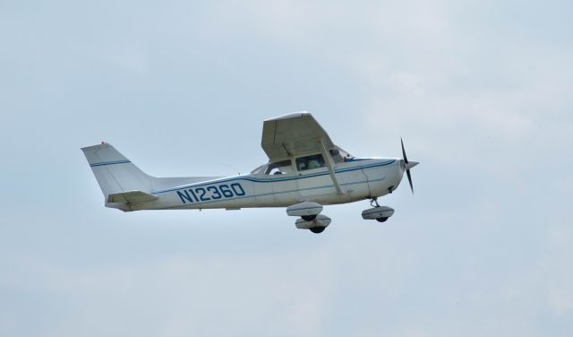 Cessna Skyhawk (N12360)