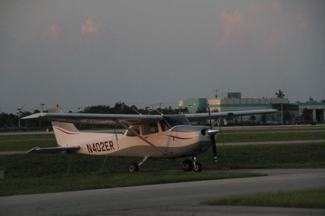 Cessna Skylane (N402ER)