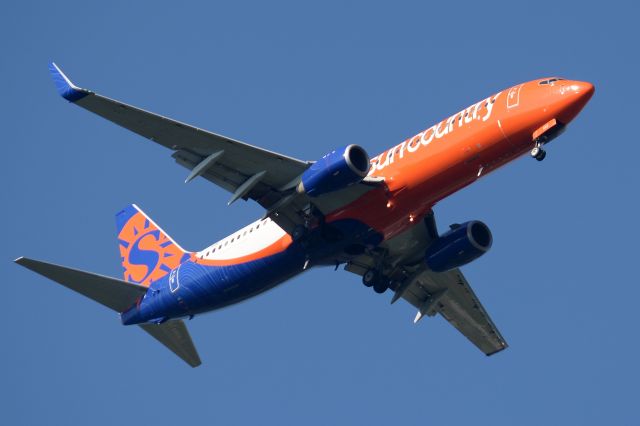 Boeing 737-800 (N832SY) - Sun Country 737-8KN arriving at Nashville, TN in September 2019