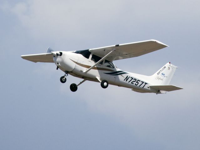 Cessna Skyhawk (N7257T)