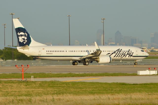 Boeing 737-700 (N409AS) - N409AS departing KDFW 06/13/2013