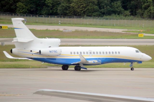 Dassault Falcon 8X (N179C) - Taxiing to depart rwy 22 on 26-May-24 heading for LFMN.
