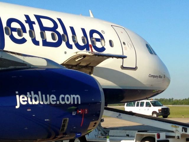 Airbus A320 (N625JB) - Football charter.