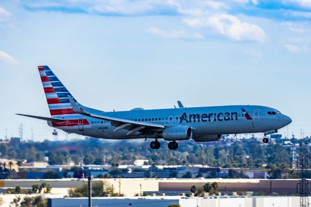 Boeing 737-800 (N986NN) - An American Airlines 737-800 landing at PHX on 2/28/23. Taken with a Canon R7 and Canon EF 100-400 L ii lens.