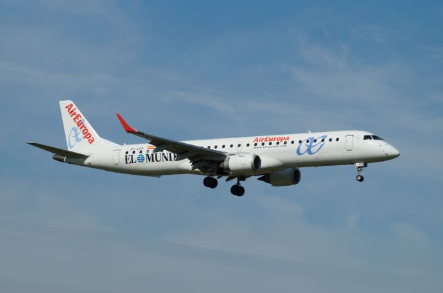 Embraer ERJ-190 (EL-LCQ)