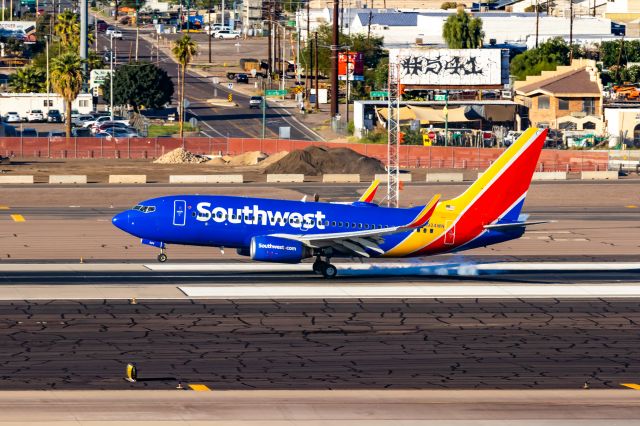 Boeing 737-700 (N942WN) - Southwest Airlines 737-700 landing at PHX on 10/29/22. Taken with a Canon 850D and Tamron 70-200 G2 lens.