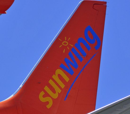 Boeing 737-800 —