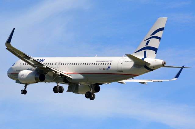 Airbus A320 (SX-DNE)