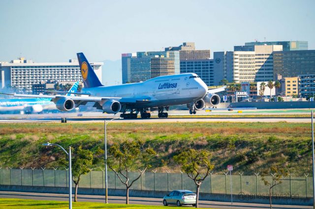 Boeing 747-200 (D-ABYP) - Westchester Parkway, which intersects 'overpassing' Lincoln Blvd.  