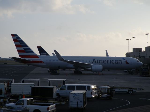 BOEING 767-300 (N395AN) - American Airlines Flt#8"From Honolulu to DFW"My have for the next 6 1/2 Hrs.