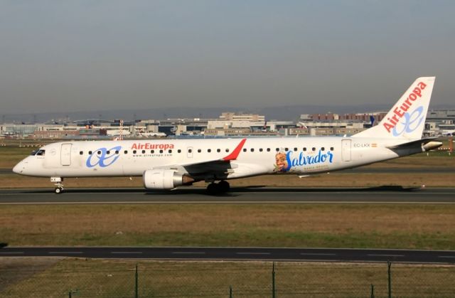 Embraer ERJ-190 (EC-LKX)