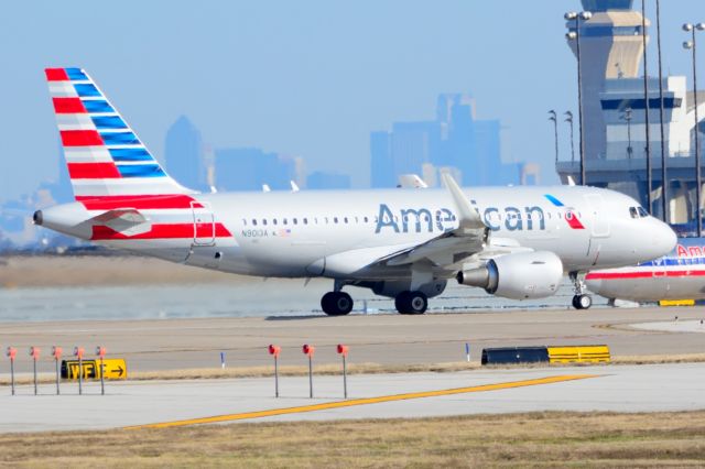 Airbus A319 (N9013A) - American - N9013A - A319 - Departing KDFW 11/29/2013