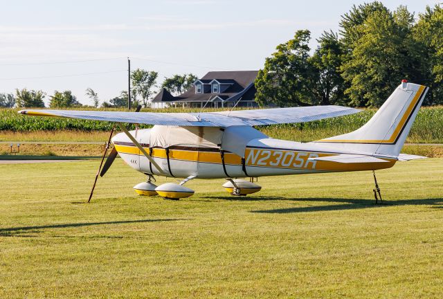 Cessna Skylane (N2305R)