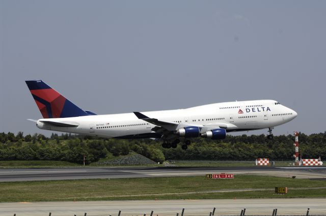 Boeing 747-400 (N674US) - Approach to Narita Intl Airport Rwy16L on 2013/05/06