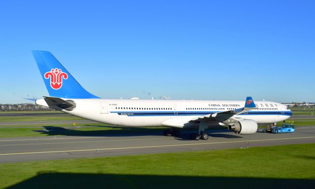 Airbus A330-300 (B-5965) - China Southern Airlines Airbus A330-323 B-5965 in Amsterdam 
